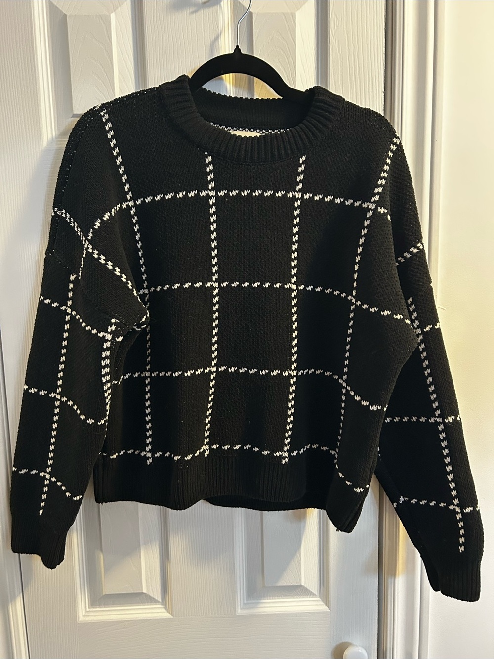 Abercrombie & Fitch Black and White Windowpane Crew Neck Sweater